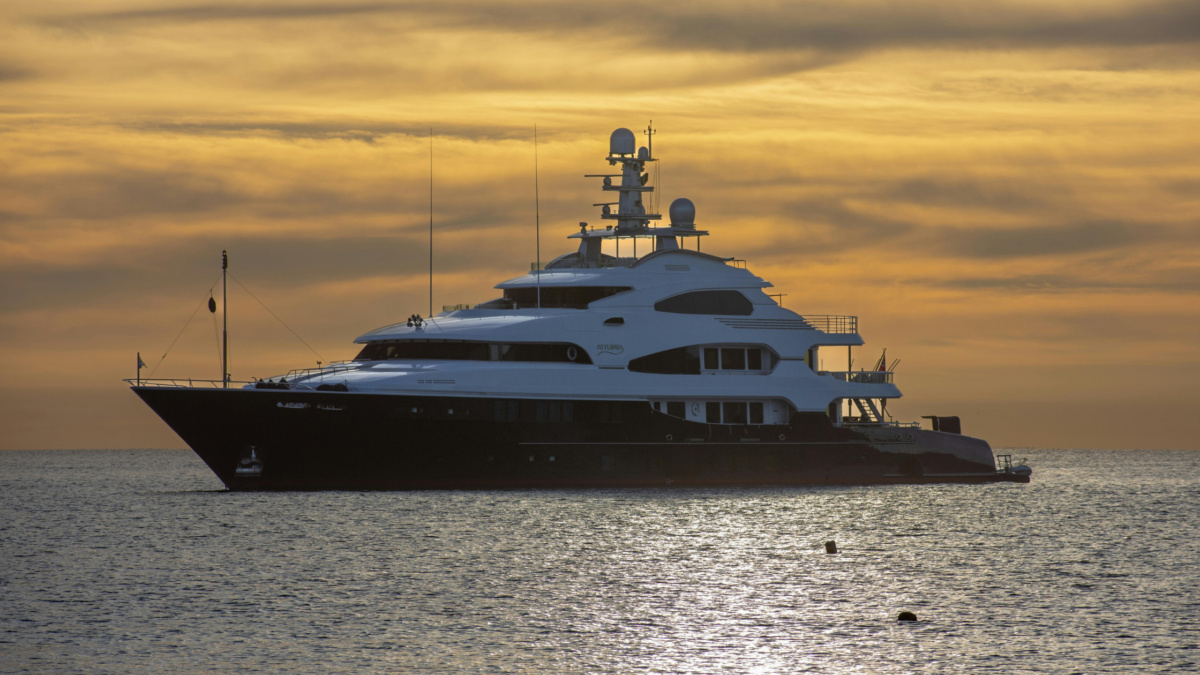 Sécurisation de yachts : Comment les entreprises de sécurité privée protègent le luxe flottant